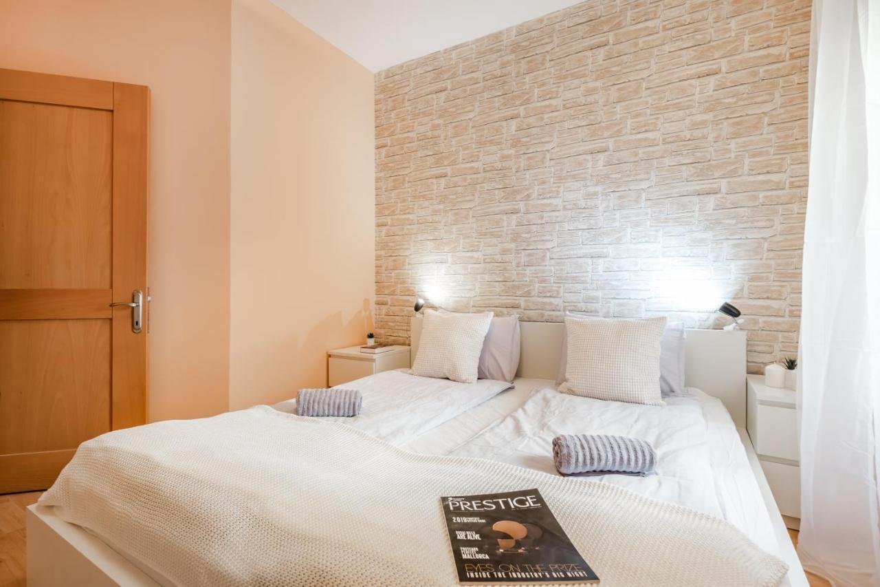 Central Premier Apartment Budapest Esterno foto