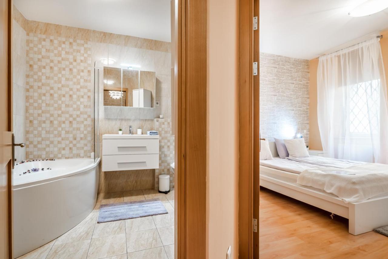 Central Premier Apartment Budapest Esterno foto